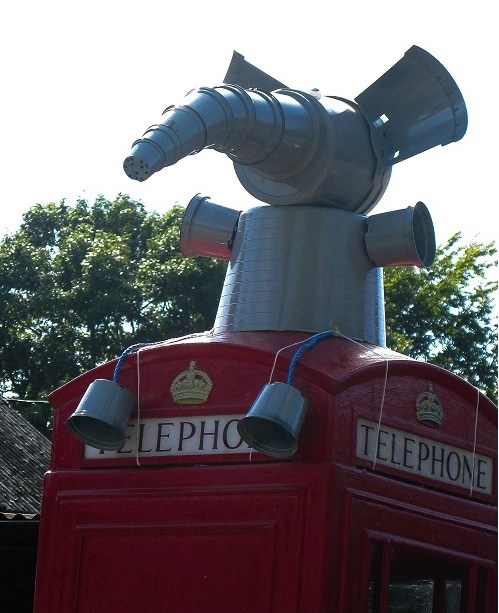 elephnat on red telephone box - m.joy