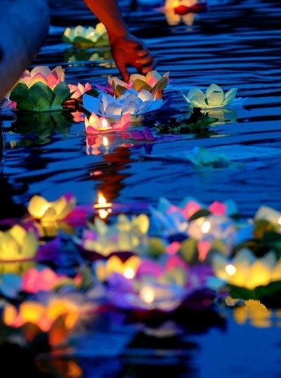 Floating Flower Candles from Thailand