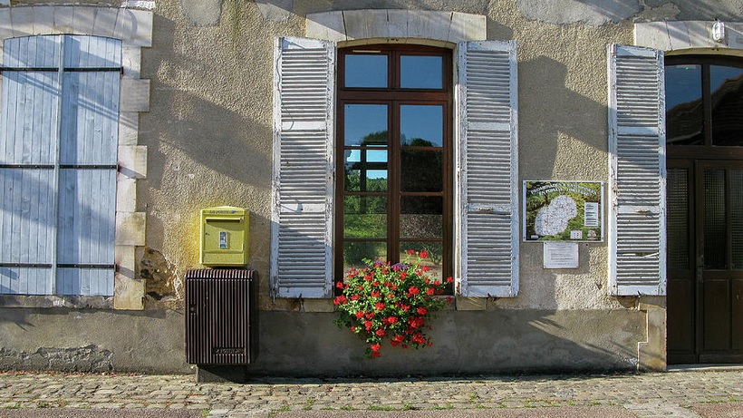 La Mairie - Saints En Puisaye La Mairie - Saints En Puisaye - m.joy